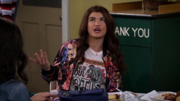 The t-shirt Otis Redding worn by Alexa Mendoza (Paris Berelc) in Alexa & Katie S01E13