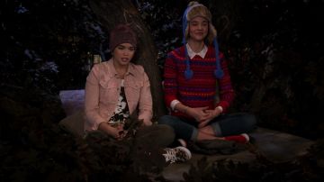 The jean jacket pink Alexa Mendoza (Paris Berelc) in Alexa & Katie S01E12