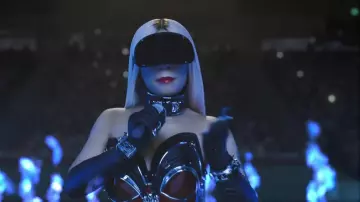Les lunettes visières Mykita Mylon Saturn portées par Nicki Minaj dans le clip Swish Swish de Katy Perry