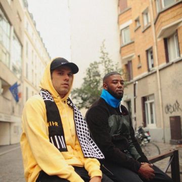 L'écharpe Avnier noire et blanche de Orelsan sur son compte Instagram @orelsan