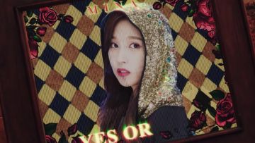 Noir sweat-shirt avec bijou capuchon porté par Mina dans le clip vidéo par deux fois "OUI" ou "OUI" M/V