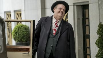 Corbata roja de construcción usada por Oliver Hardy (John C. Reilly) como se ve en Stan & Ollie