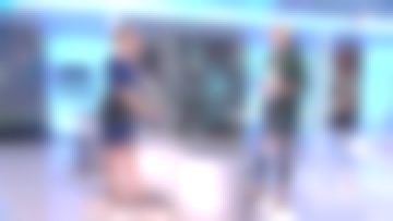 The navy Dress two-tone details nails of Marie-Sophie Lacarrau in the Journal of 13 hours from France 2 of the 08/11/2018