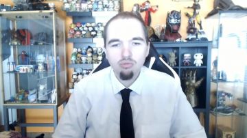 Réplica de Thanos del Guante infinito en el video de revisión de WWE Evolution de LinksTheSun