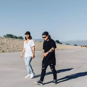 Les Sneakers Air Jordan 5 Retro  "supreme" portées par Alex van den Hoef sur le compte instagram de @dvbbs