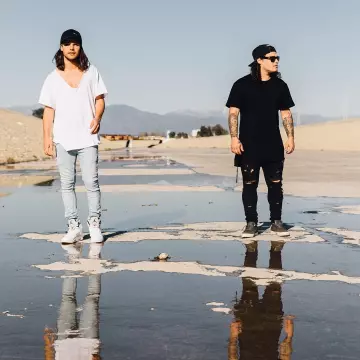 Sneakers Air Jordan 5 Retro  "supreme" worn by Alex Van den Hoef on the Instagram account @dvbbs