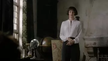 The white blouse of Tina Goldstein (Katherine Waterston) in The Fantastic Animals : The crimes of Grindelwald