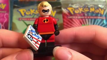 Le Légo miniature de Mr Indestructile de MissJirachi dans la video [Vidéo Surprise] Ouverture de 18 Boosters LEGO Minifigures DISNEY !