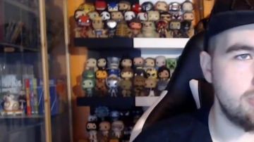 El funko pop de Aladdin de Links off en el video Algunas noticias - ¿Qué sigue?