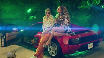 Les sandales à plateforme Giuseppe Zanotti Betty de Jennifer Lopez dans la vidéo de Te Guste (feat. Bad Bunny)