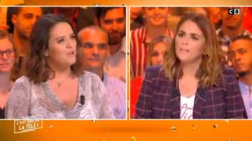 The t-shirt Shot of Valerie Bénaïm in It is that of the tv ! the 07/11/2018