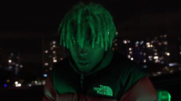 La chaqueta North Face usada por Youv Dee en su video musical bendo
