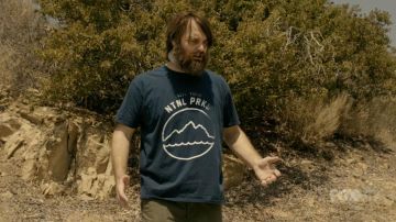 Camiseta de NTL PRKS usada por Phil Tandy Miller (Will Forte) como se ve en The Last Man on Earth S02E02