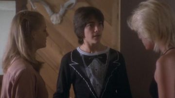 Camiseta de esmoquin usada por Brad (Scott Baio) como se ve en Foxes