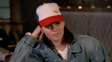 Des Choses étranges Capuchon porté par Kendall Jenner en accord avec les Kardashians (S15E04)