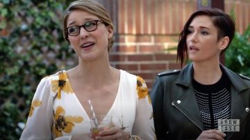 Le top noir A.L.C. porté par Alex Danvers (Chyler Leigh) dans Supergirl S04E05