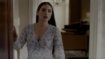 The blouse and sky-blue flowering Veronica Beard worn by Crystal Jennings (Ana Brenda Contreras) in Dynasty S02E05