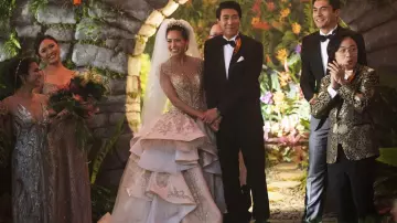 El vestido de novia de Ong Couture de Araminta Lee (Sonoya Mizuno) en Crazy Rich Asians