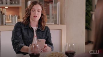 Alix Cultures Veste en Jean Atelier porté par Rebecca Tas (Rachel Bloom) comme on le voit dans Crazy Ex-petite Amie S04E05