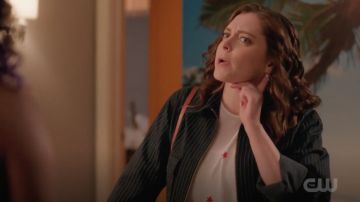 L'équipement de Lyle Soie Réservoir porté par Rebecca Tas (Rachel Bloom) comme on le voit dans Crazy Ex-petite Amie S04E05