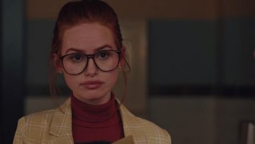 Le pull col roulé bordeaux de Cheryl Blossom (Madelaine Petsch) dans Riverdale S03E04
