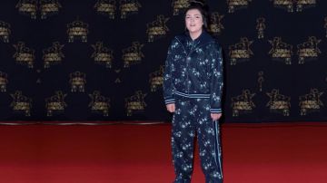 Le Pantalon 'Cheongsam Flower' de Hoshi dans NRJ Music Awards 2018