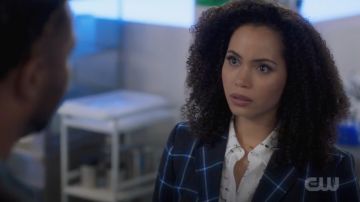 The blazer plaid Nordstrom Signature carried by Macy Vaughn (Madeleine Mantock) in Charmed S01E05