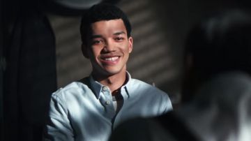 Tim Goodman (played by Justice Smith) outfits on Pokémon Detective Pikachu