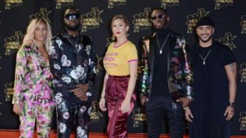 The pajama shirt Dolce & Gabbana silk with printed flower de Maître Gims on the red carpet of the NRJ Music Awards