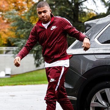 Jogging pants Nike Kylian Mbappé on the account instagram @k. mbappe