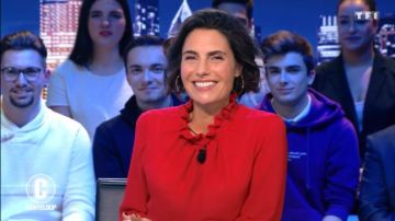 The blouse red Alessandra Sublet's in It is Canteloup the 13/11/2018