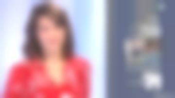 The red shirt printed to Melanie Taravant in C to tell the 13/11/2018