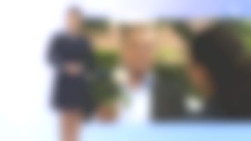 The navy dress of Virginia Hilssone in The Weather of France 3 of the 10/11/2018