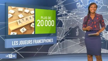 La Chemise marine imprimé léopard de Kareen Guiock dans Le 12:45 de M6 du 09/11/2018