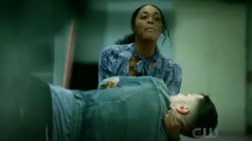 The blouse printed Paige of Anissa Pierce (Nafessa Williams) in Black Lightning (S02E05)