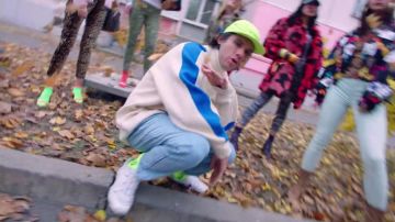 Les chaussettes Fluo Avnier portées par Orelsan dans son clip Rêves bizarres feat. Damso