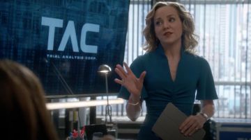 Karen Millen Vestido lápiz de cuello en V usado por Marissa Morgan (Geneva Carr) como se ve en Bull S02E20