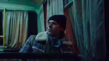 La veste à carreaux de Orelsan dans le clip Rêves bizarres feat. Damso