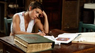 Replica Book of Shadows from Phoebe Halliwell (Alyssa Milano) in the series Charmed S06E05