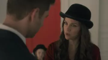 Le chapeau melon porté par Olivia Crain (Carla Gugino) dans The Haunting of Hill House S01E10
