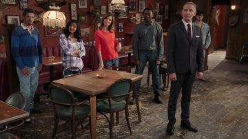 La chemise à carreaux Rails portée par Vicky (Tiya Sircar) dans The Good Place S03E08