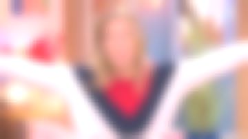 Le pull tricolore de Agathe Lecaron dans La maison des maternelles du 12/11/2018