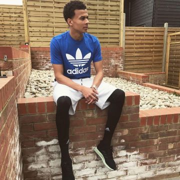 T-shirt Blue Adidas Original Trefoil of Dele Alli on the account instagram @dele
