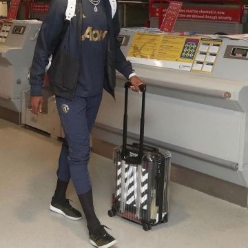 The rolling suitcase Off White x Rimowa “See Through” of Paul Pogba on his account Instagram @paulpogba