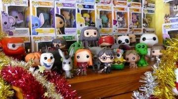 The Funko Pop Olaf in the snow Queen of Ptikouik in the video MY ENTIRE COLLECTION OF FUNKO POP !!