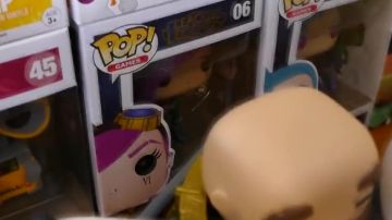 El funko pop de VI en League of Legends de Ptikouik en el vídeo ALL MY COLLECTION OF FUNKO POP!!