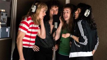 The striped t-shirt Roger Taylor (Ben Hardy) in Bohemian Rhapsody