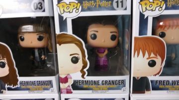 El funko pop de Hermione Granger con un vestido de fiesta en Harry Potter de Ptikouik en el video ALL MY FUNKO POP COLLECTION !!