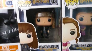 El funko pop de Hermino Granger en Harry Potter de Ptikouik en el vídeo ALL MY COLLECTION OF FUNKO POP!!