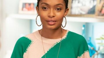 Zoey vert de la diagonale pull rayé (Yara Shahidi) black-ish (S05E01)